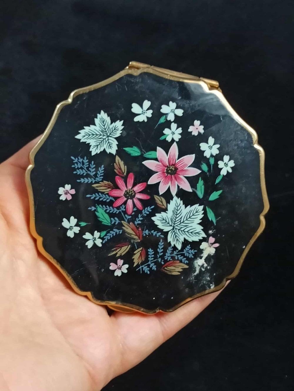Vintage STRATTON England Powder Compact Mirror Black Floral Enamel Gold Tone - Picture 9 of 14
